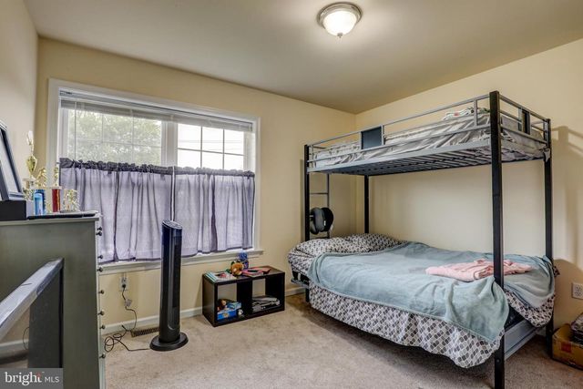 124 E BROAD ST, New Holland, PA 17557