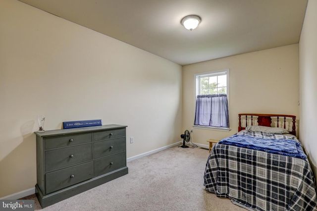 124 E BROAD ST, New Holland, PA 17557