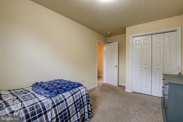 124 E BROAD ST, New Holland, PA 17557