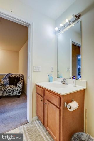 124 E BROAD ST, New Holland, PA 17557