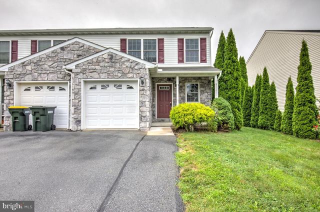 124 E BROAD ST, New Holland, PA 17557