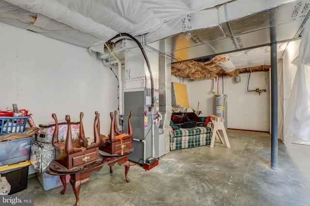 124 E BROAD ST, New Holland, PA 17557