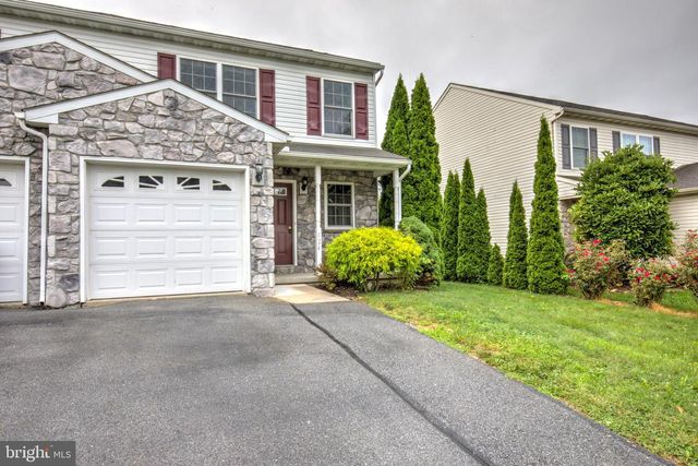 124 E BROAD ST, New Holland, PA 17557