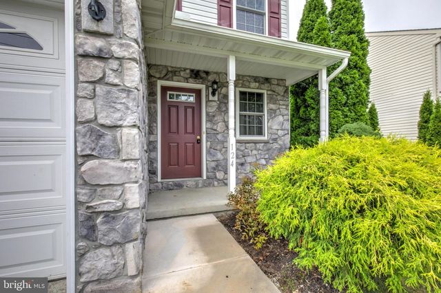 124 E BROAD ST, New Holland, PA 17557