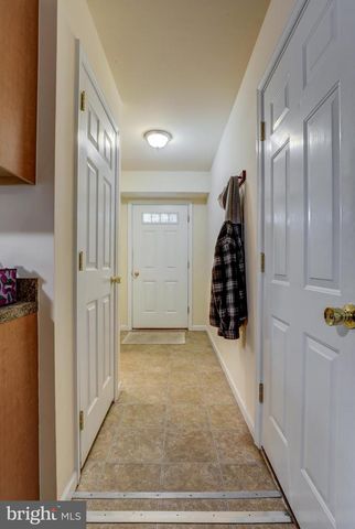 124 E BROAD ST, New Holland, PA 17557