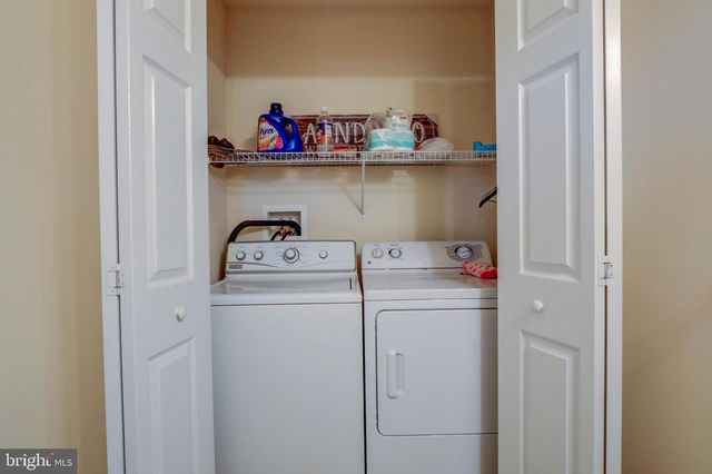 124 E BROAD ST, New Holland, PA 17557