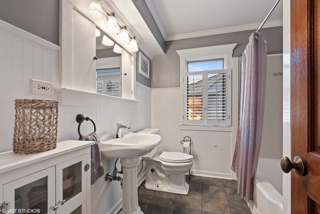 9435 Central Park Avenue, Evanston, IL 60203