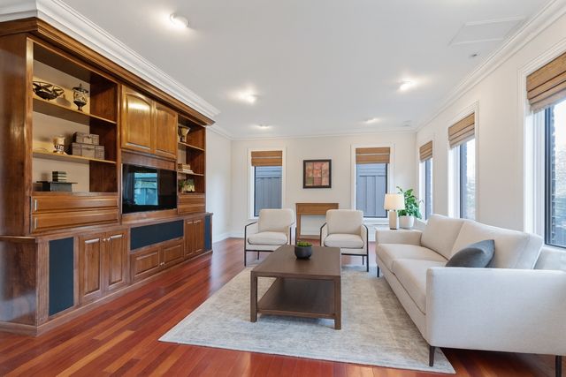 9435 Central Park Avenue, Evanston, IL 60203