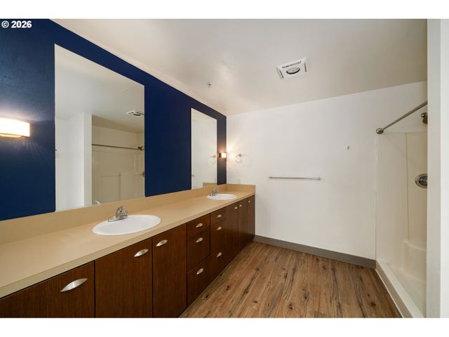 3970 N INTERSTATE Ave 403, Portland, OR 97227