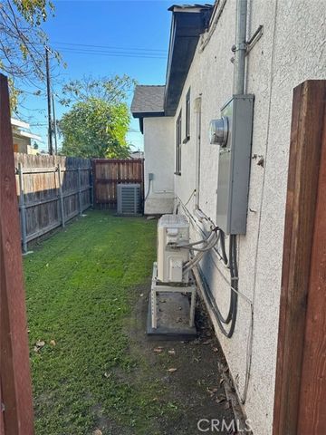 4041 Denker, Los Angeles, CA 90062