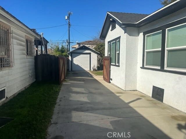 4041 Denker, Los Angeles, CA 90062