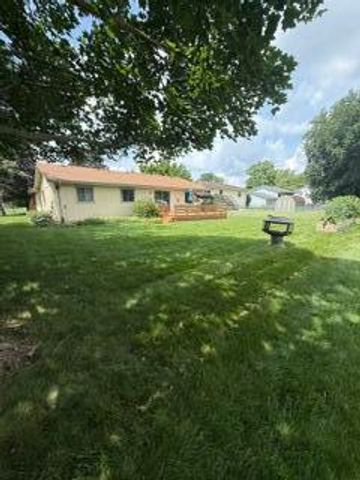 2309 Four Seasons Pkwy, Crown Point, IN 46307