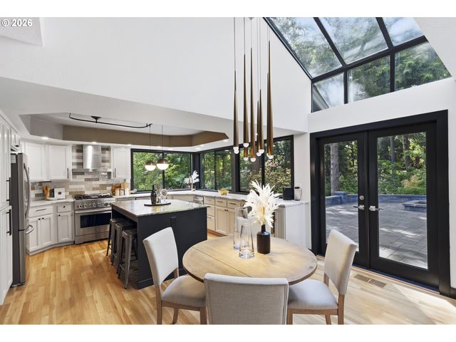 6320 Sw MERLIN Ct, Portland, OR 97219