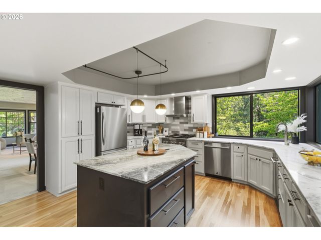 6320 Sw MERLIN Ct, Portland, OR 97219