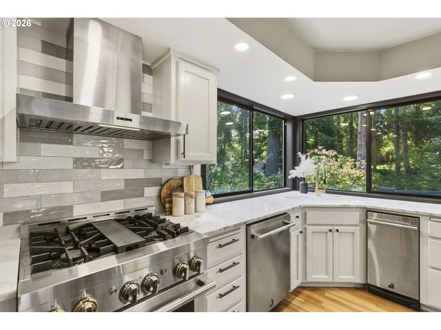 6320 Sw MERLIN Ct, Portland, OR 97219