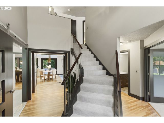 6320 Sw MERLIN Ct, Portland, OR 97219
