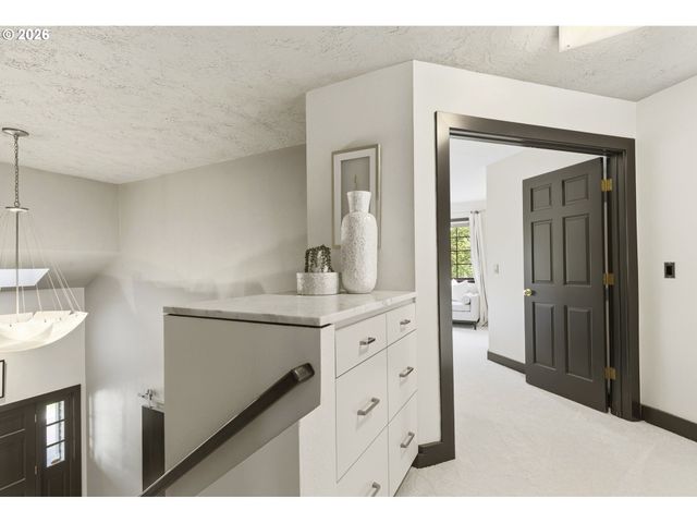 6320 Sw MERLIN Ct, Portland, OR 97219