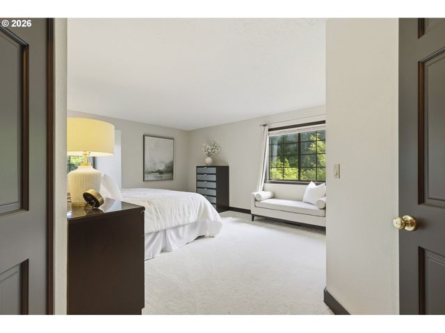 6320 Sw MERLIN Ct, Portland, OR 97219