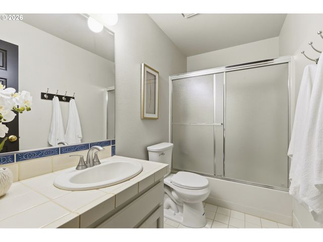 6320 Sw MERLIN Ct, Portland, OR 97219