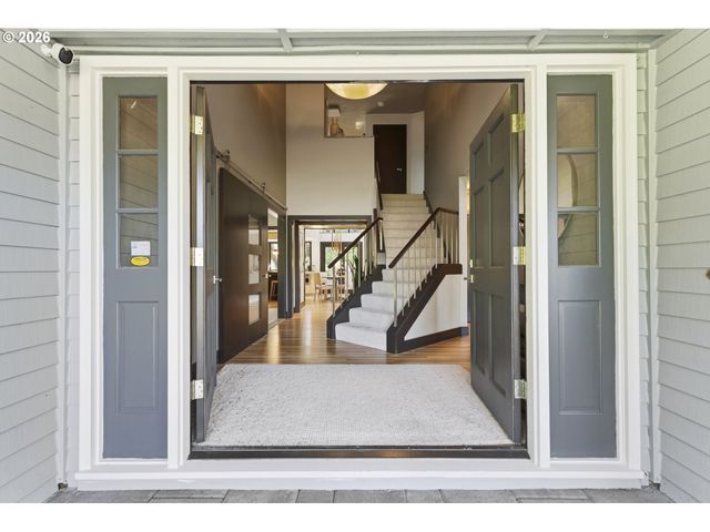 6320 Sw MERLIN Ct, Portland, OR 97219