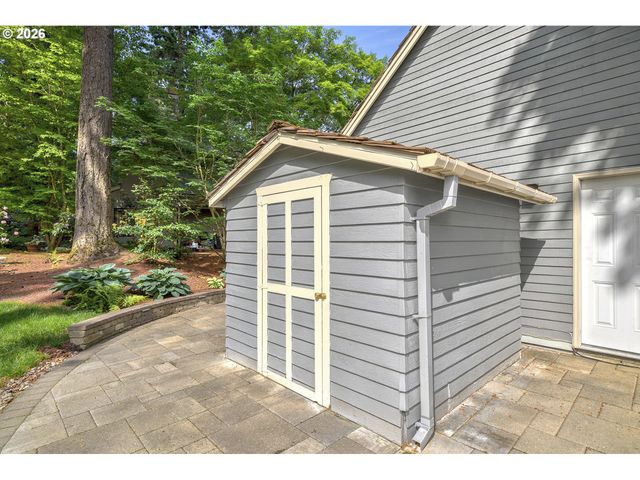 6320 Sw MERLIN Ct, Portland, OR 97219