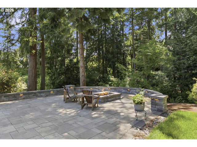 6320 Sw MERLIN Ct, Portland, OR 97219