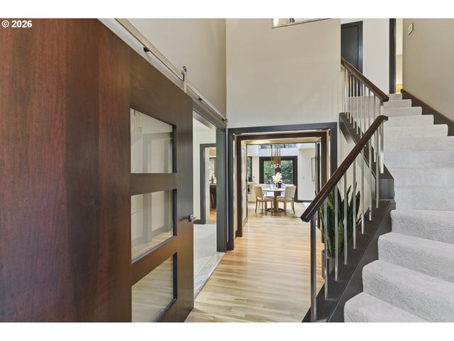 6320 Sw MERLIN Ct, Portland, OR 97219