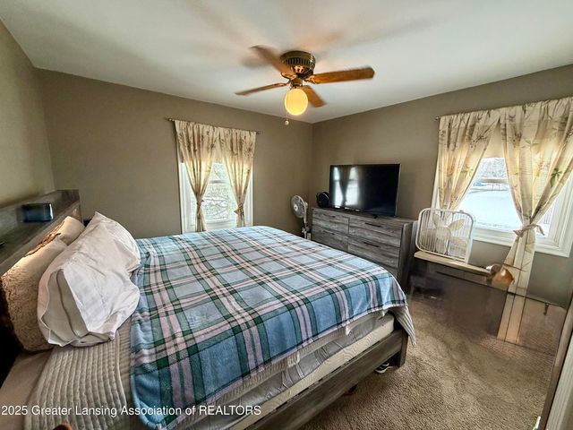 1222 Ravenswood Drive, Lansing, MI 48917