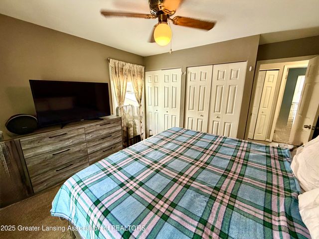 1222 Ravenswood Drive, Lansing, MI 48917