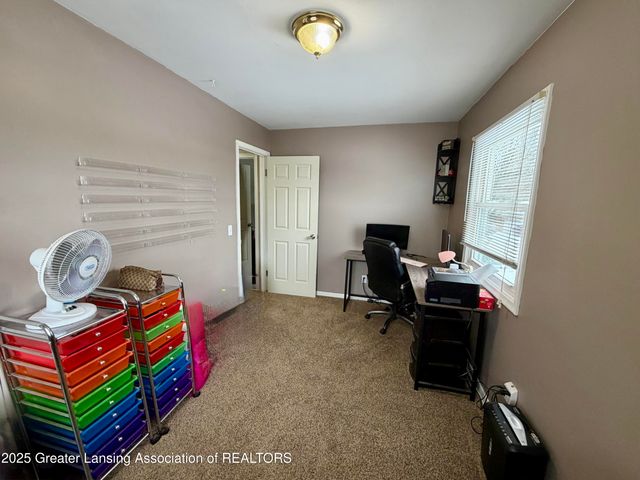 1222 Ravenswood Drive, Lansing, MI 48917