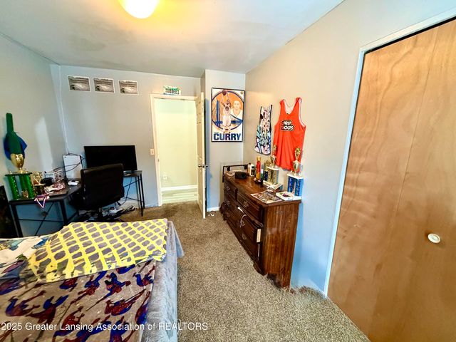 1222 Ravenswood Drive, Lansing, MI 48917