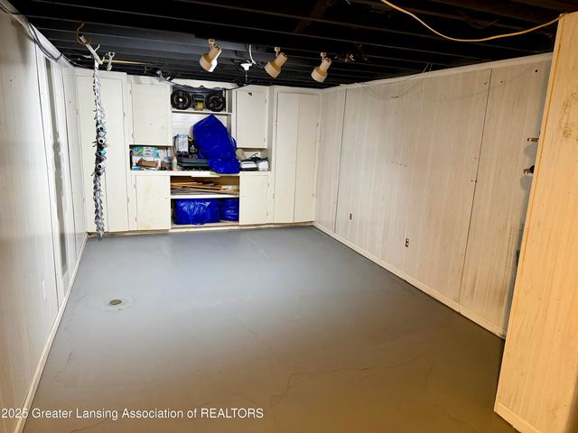 1222 Ravenswood Drive, Lansing, MI 48917