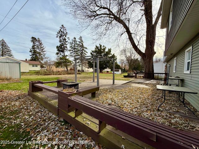 1222 Ravenswood Drive, Lansing, MI 48917