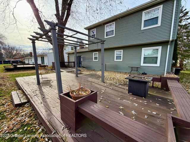 1222 Ravenswood Drive, Lansing, MI 48917