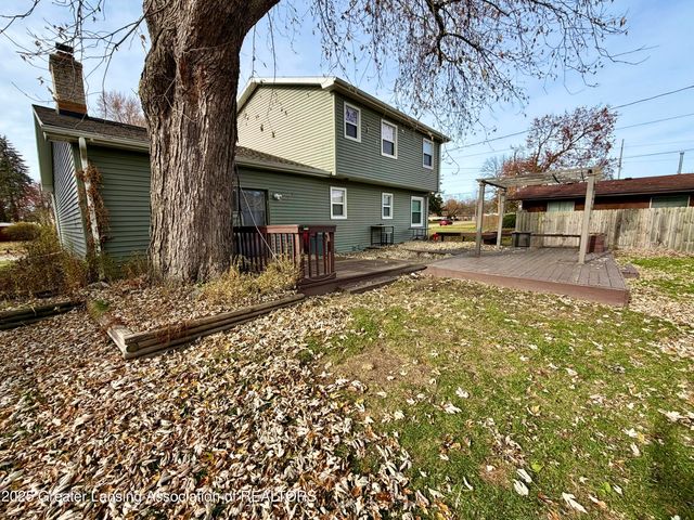 1222 Ravenswood Drive, Lansing, MI 48917