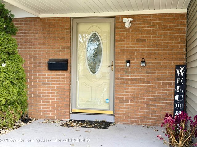 1222 Ravenswood Drive, Lansing, MI 48917