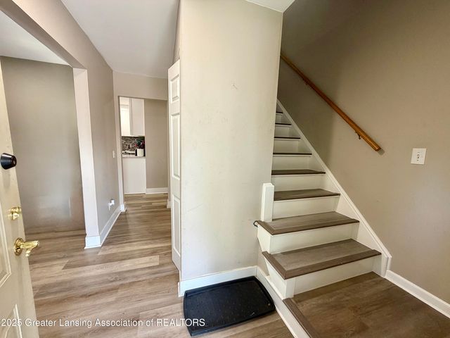 1222 Ravenswood Drive, Lansing, MI 48917