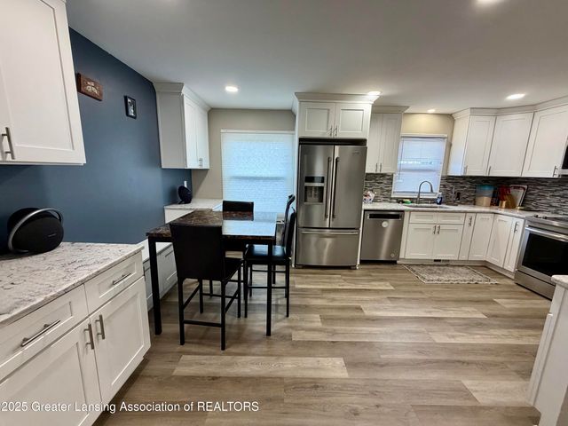 1222 Ravenswood Drive, Lansing, MI 48917