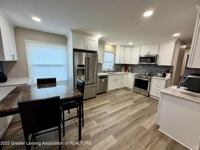 1222 Ravenswood Drive, Lansing, MI 48917