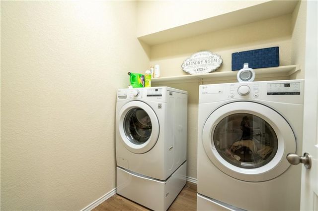 211 Reagor DR, Taylor, TX 76574