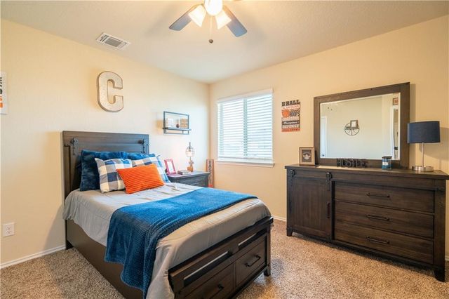 211 Reagor DR, Taylor, TX 76574