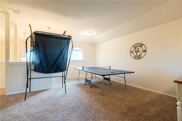 211 Reagor DR, Taylor, TX 76574