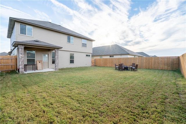 211 Reagor DR, Taylor, TX 76574