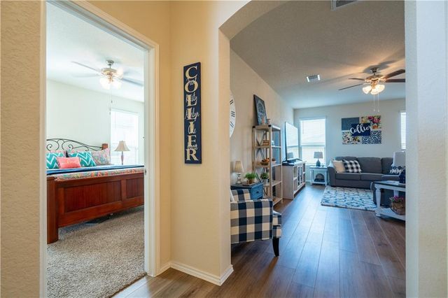 211 Reagor DR, Taylor, TX 76574