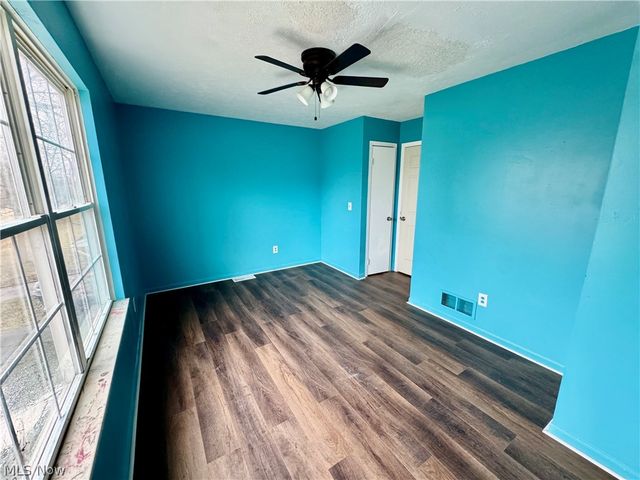 359 W Chalmers Avenue, Youngstown, OH 44511