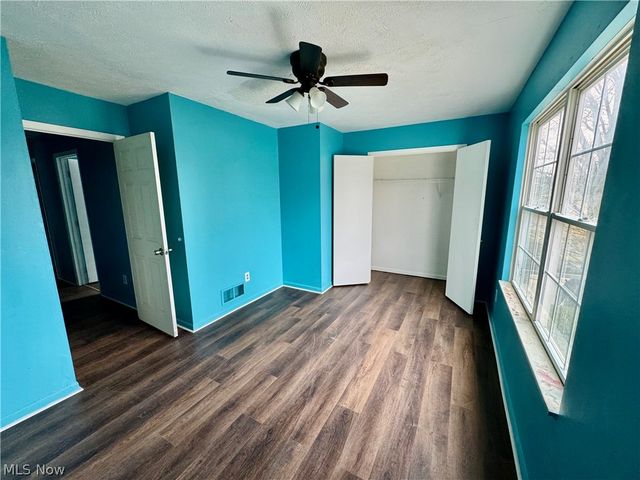 359 W Chalmers Avenue, Youngstown, OH 44511