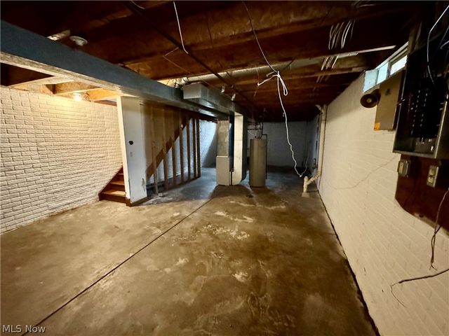 359 W Chalmers Avenue, Youngstown, OH 44511