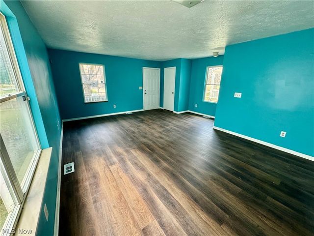 359 W Chalmers Avenue, Youngstown, OH 44511