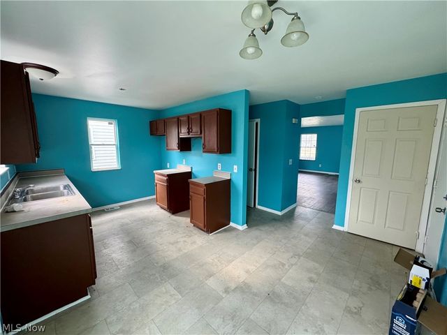 359 W Chalmers Avenue, Youngstown, OH 44511