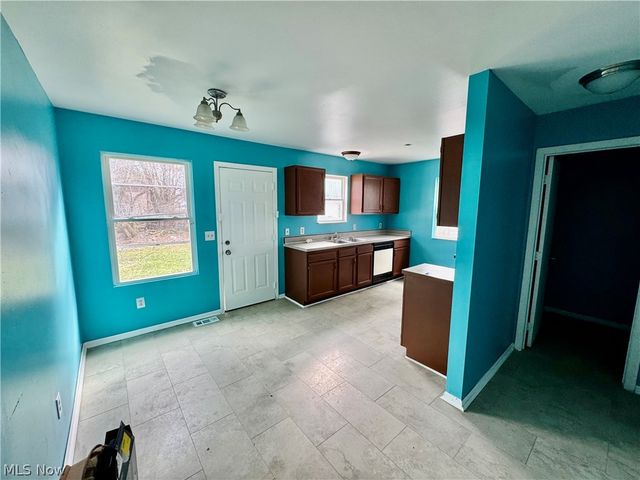 359 W Chalmers Avenue, Youngstown, OH 44511